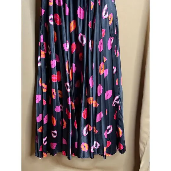 Amur Lip Print 💋 Afra Pleated Midi Dress 4